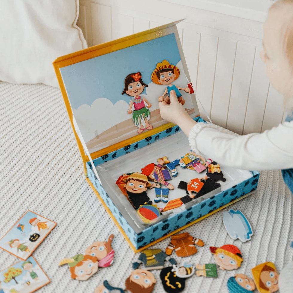Open magnetic dress-up kit
